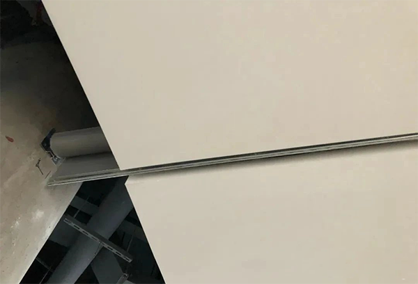 電動(dòng)擋煙垂壁安裝及聯(lián)動(dòng)測試